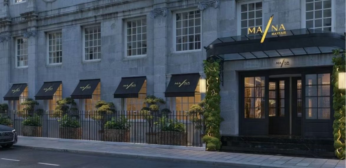 The front of a georgian building with window awnings